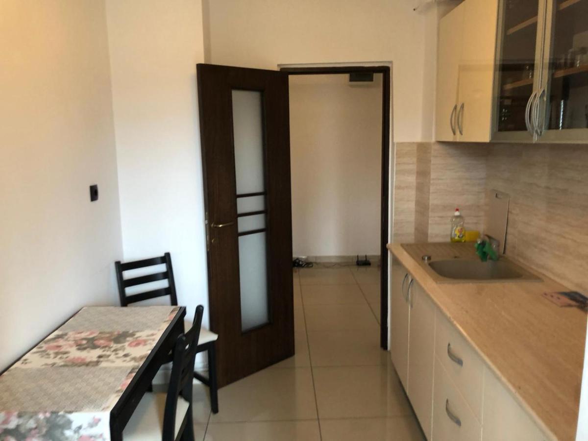 Page2 Apartament Targoviste Bagian luar foto