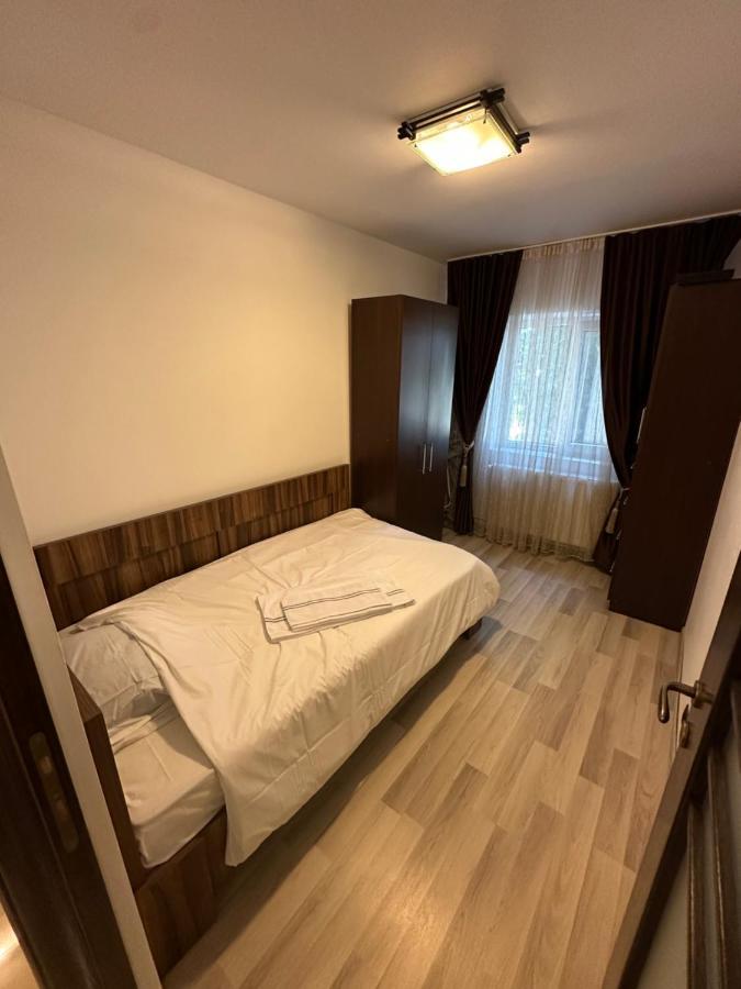 Page2 Apartament Targoviste Bagian luar foto